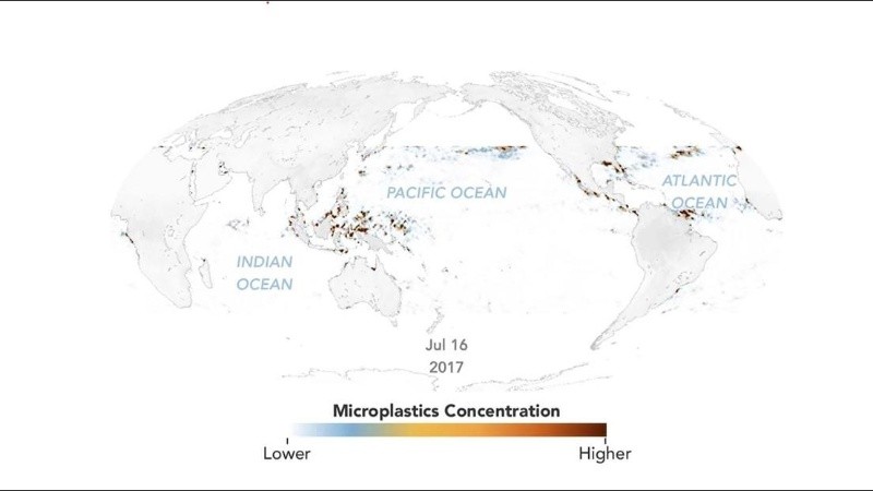 Cerca de ocho millones de toneladas de plástico acaban cada año en el océano.