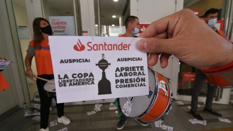 El jueves de la semana pasada también hubo un paro nacional en las sucursales del banco Santander.