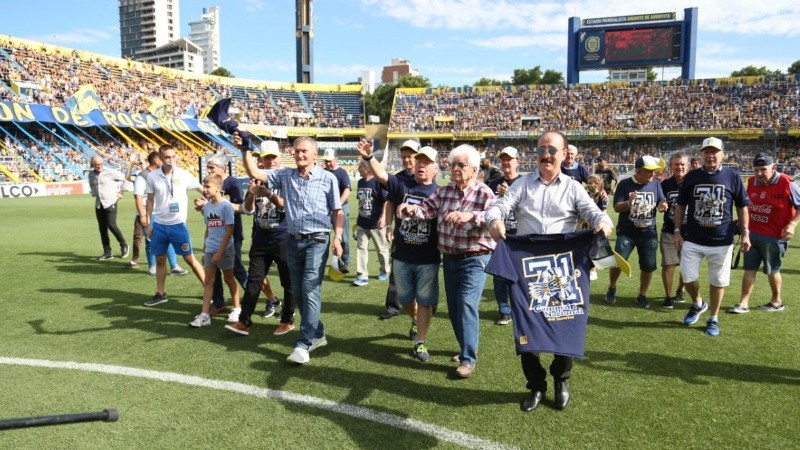 El merecido homenaje a los campeones canallas, los primeros del mal llamado interior.