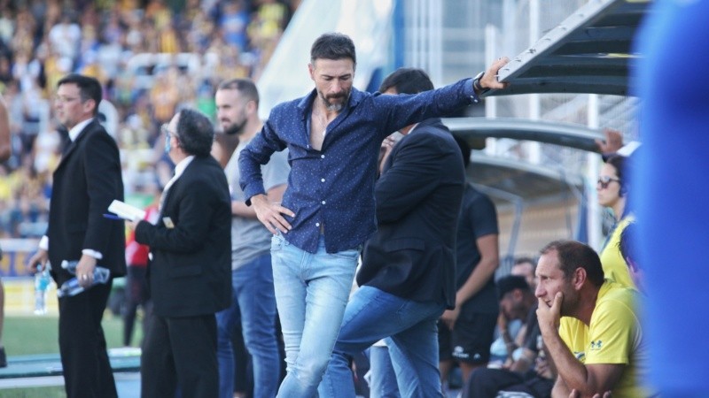 La desazón del Kily González por la tarde sin brillo de sus jugadores.