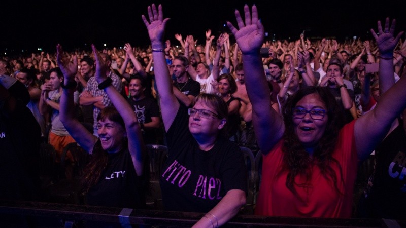 Fito volvió a tocar frente a su gente este sábado por la noche en el Hipódromo de Rosario.