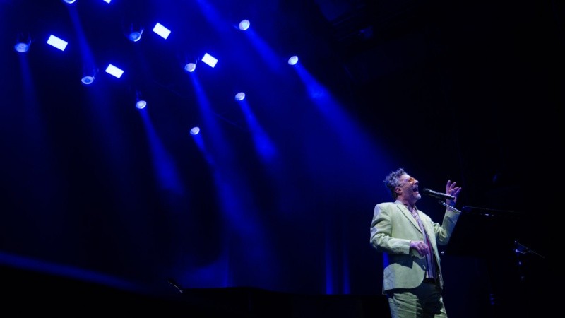 Fito volvió a tocar frente a su gente este sábado por la noche en el Hipódromo de Rosario.
