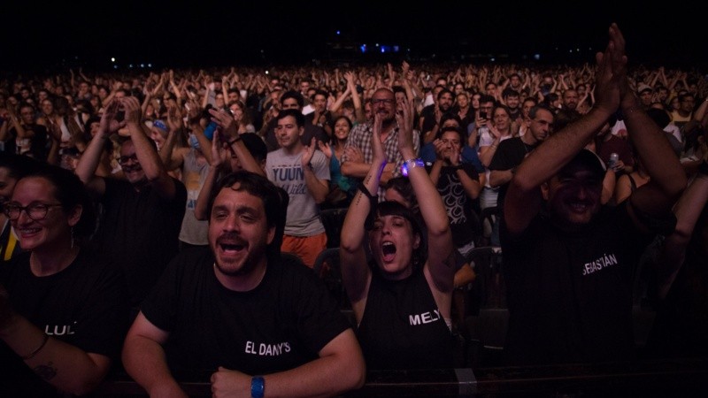 Fito volvió a tocar frente a su gente este sábado por la noche en el Hipódromo de Rosario.