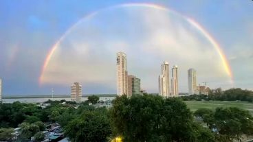 Toda la belleza del cielo rosarino tras la tormenta del domingo