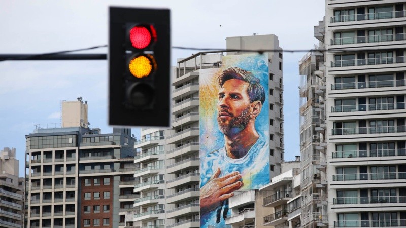 Así quedó terminado el mural de Messi en Rosario