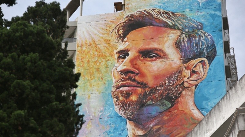 Así quedó terminado el mural de Messi en Rosario