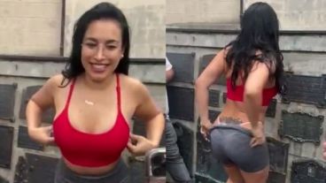 Influencer se desnudó en el Monumento.