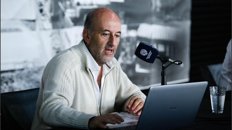 “Tener un 98% de rosarinos con primera dosis y un 85% con esquema completo nos cuida más”.