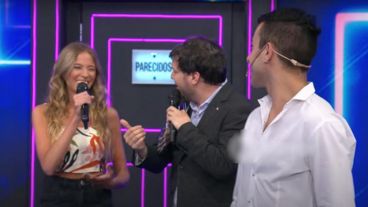 Guido Consulta con su equipo sobre el parecido del participante.