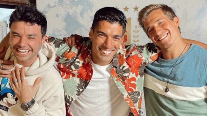 Cabe recordar que Suárez y Márama tienen una larga relación y de hecho, el delantero de Atlético de Madrid le regaló a Lionel Messi, para su casamiento con Antonela Roccuzzo, un show en vivo de la banda.