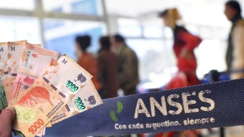 Cabe destacar que los titulares de la Asignación Universal por Hijo (AUH) y Asignación Universal por Embarazo (AUE) no podrán acceder a este beneficio. Sin Embargo, cobran el diciembre el monto extra de la Tarjeta Alimentar de hasta $12.000.