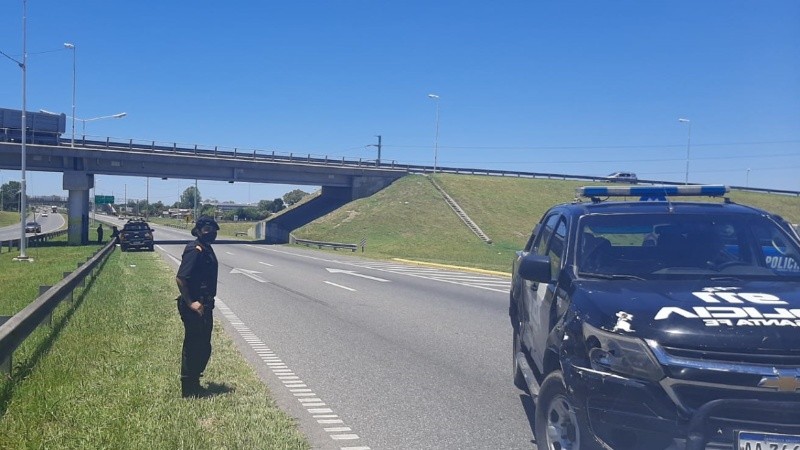 La policía trabajaba en el lugar del siniestro fatal