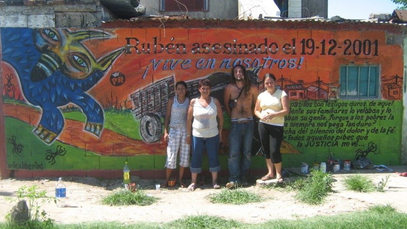 El recuerdo de Rubén Pereyra, fanático de los Redondos, en barrio Las Flores.