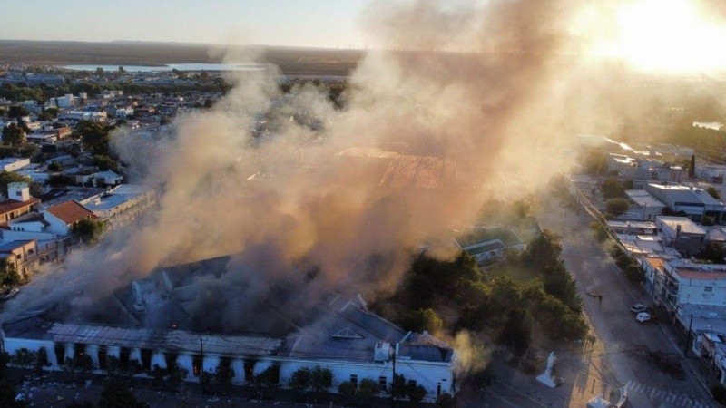 Los manifestantes ocasionaron destrozos en la Casa de Gobierno.