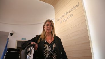 María Eugenia Schmuck, actualmente a cargo de la intendencia municipal debido a la ausencia de Pablo Javkin, quien está de gira por España y Portugal.