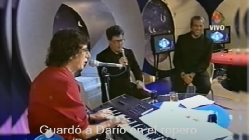 Charly García y Pipo Cipolatti en Intrusos en la Noche en el año 2002.