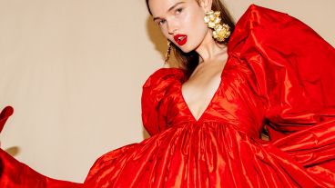 Con sencillos elementos, el peinado más buscado puede realizarse en casa sin inconvenientes