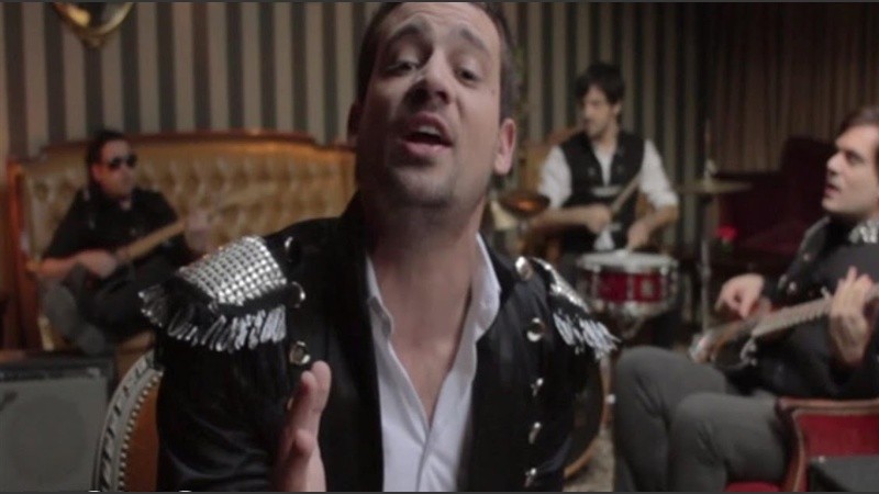 La canción fue lanzada en julio del 2014.