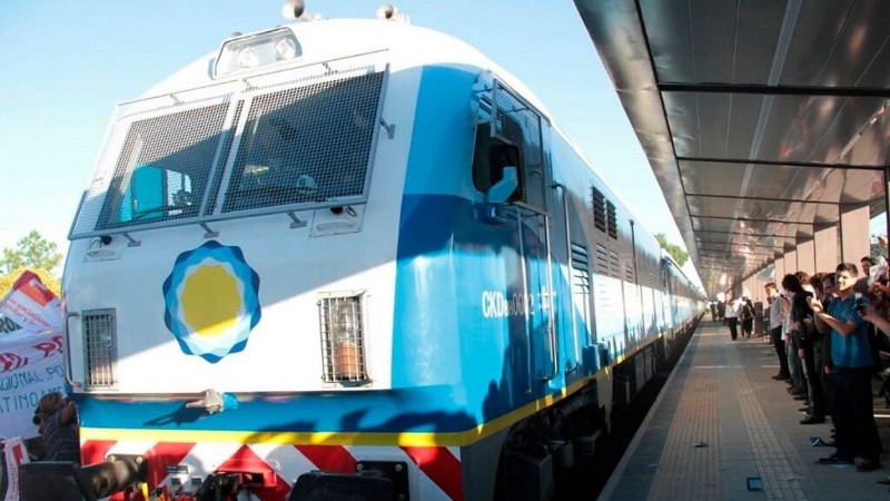 El gobierno buscará bajar el tiempo de viaje del tren Rosario-Retiro.