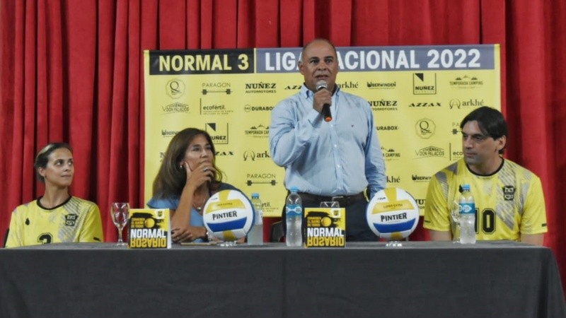 La presentación de los equipos que jugarán la Liga Nacional se hizo en el gimnasio de Normal 3.
