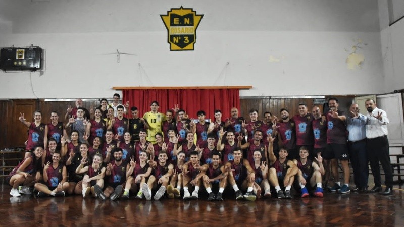 Los planteles de Normal Nº 3 que participarán de la próxima Liga Nacional.