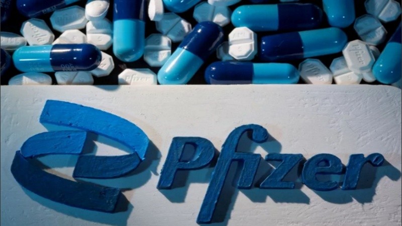 Las píldoras de Pfizer, que se toman junto con el antiguo antivírico ritonavir, se venderán bajo la marca Paxlovid. Deben tomarse cada 12 horas, durante cinco días, a partir del inicio de los síntomas.