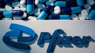 Las píldoras de Pfizer, que se toman junto con el antiguo antivírico ritonavir, se venderán bajo la marca Paxlovid. Deben tomarse cada 12 horas, durante cinco días, a partir del inicio de los síntomas.