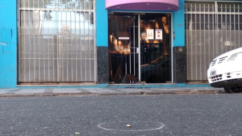 El ataque ocurrió contra el frente de la sede gremial de Roca al 1000.