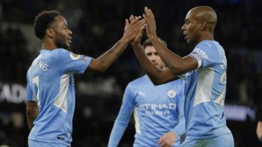 Raheem Sterling celebra el gol que marcó el 6 a 3 del Manchester City ante el Leicester.