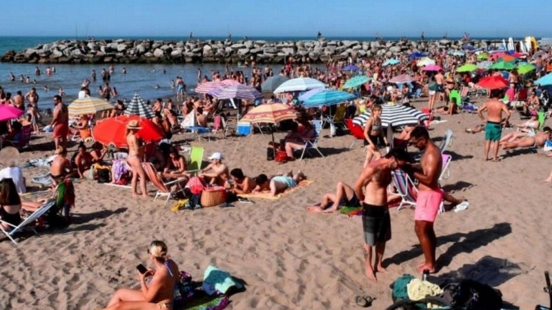 Una encuesta revela que la mitad de las personas que planean vacacionar esta temporada elige la Costa Atlántica como destino