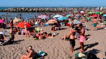 Una encuesta revela que la mitad de las personas que planean vacacionar esta temporada elige la Costa Atlántica como destino