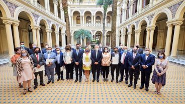 El presidente con los gobernadores, entre ellos el santafesino Omar Perotti.