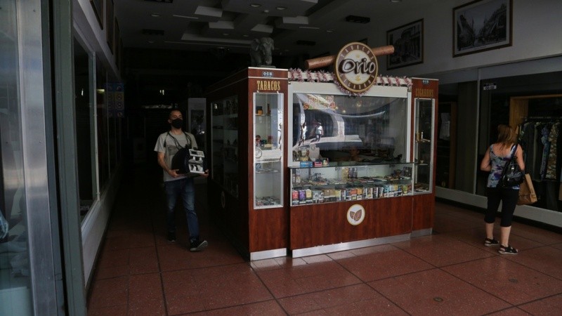 Una galería del centro este martes, totalmente a oscuras.