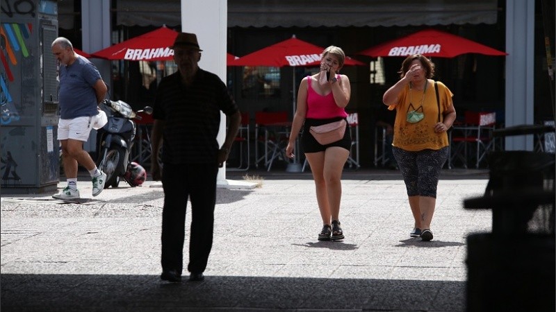 El calor seguirá en Rosario durante los próximos días.