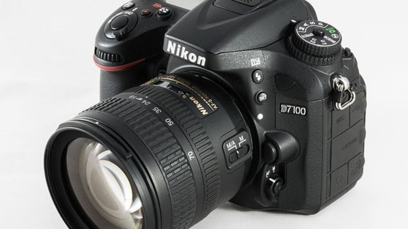 Una cámara Nikon, entre los objetos valiosos de la mochila robada.