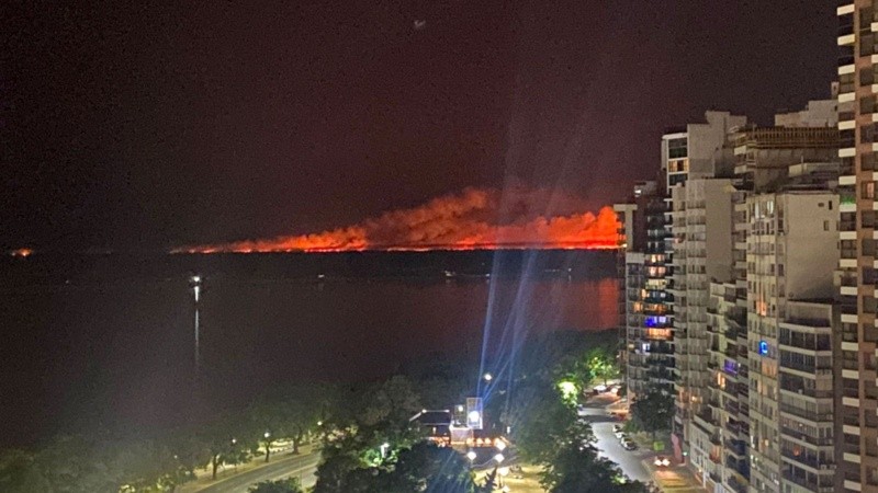 La lluvia trajo alivio y apagó el fuego de las islas.