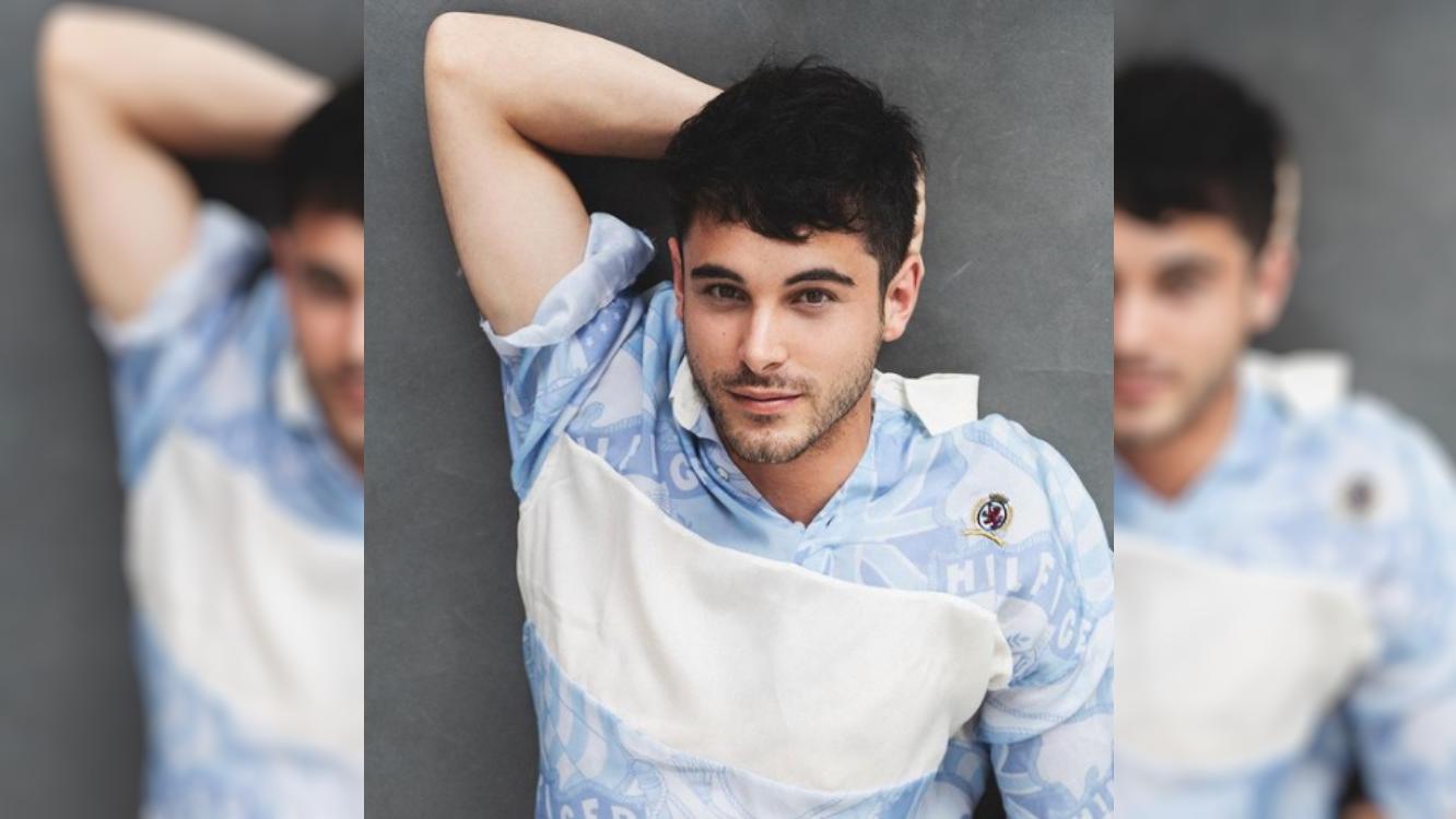 El comentado desnudo de un actor de Merlí para recibir el 2022 | Rosario3