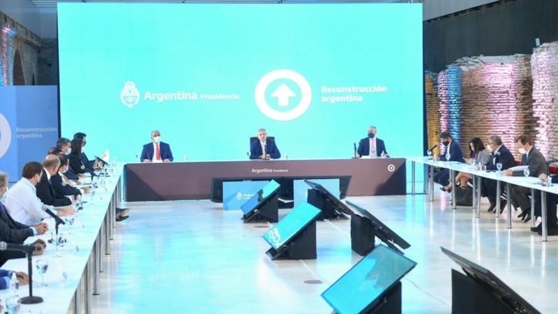 Alberto Fernández encabezó el encuentro con los mandatarios provinciales.