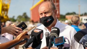 Perotti participó de la reunión con otros gobernadores.