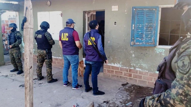 Los operativos se centraron en dos viviendas: una de Vuelta de Obligado al 4900 y la otra en Flammarión al 5000..