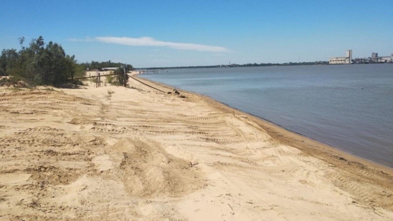 Mucha gente elige una de las playas más bonitas de la zona, a unos diez minutos de Rosario.