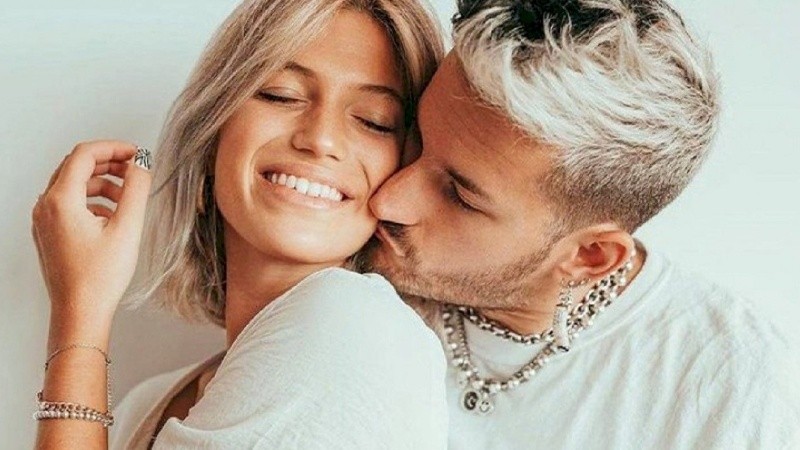 La pareja da el sí en la noche de este sábado.