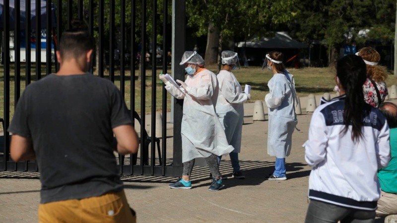La tercera ola se evidencia más en los centros de testeo que en las terapias intensivas.