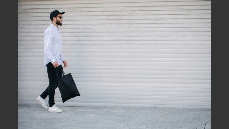 También llamados shopper bags, pueden verse en distintos tamaños, estampas y diseños