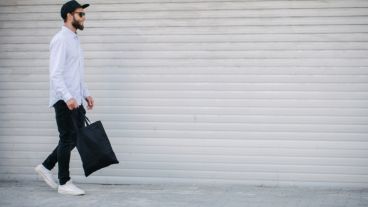 También llamados shopper bags, pueden verse en distintos tamaños, estampas y diseños