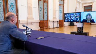El gobernador Omar Perotti y la ministra Martorano se reunieron con el comité de expertos.