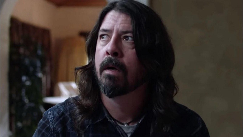 Dave Grohl, cantante y baterista de Foo Fighters en una escena de la película 