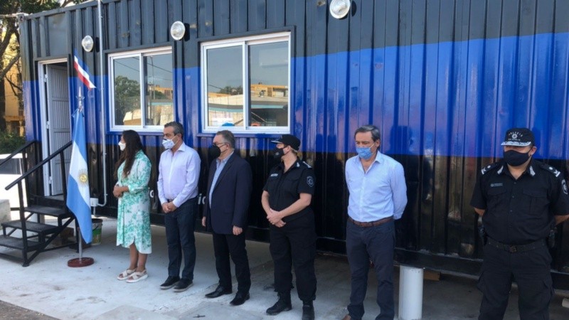 Las autoridades provinciales, municipales y policiales que participaron del acto.