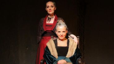 Andrea Fiorino y Claudia Schujman protagonizan "Crónica de una debacle"