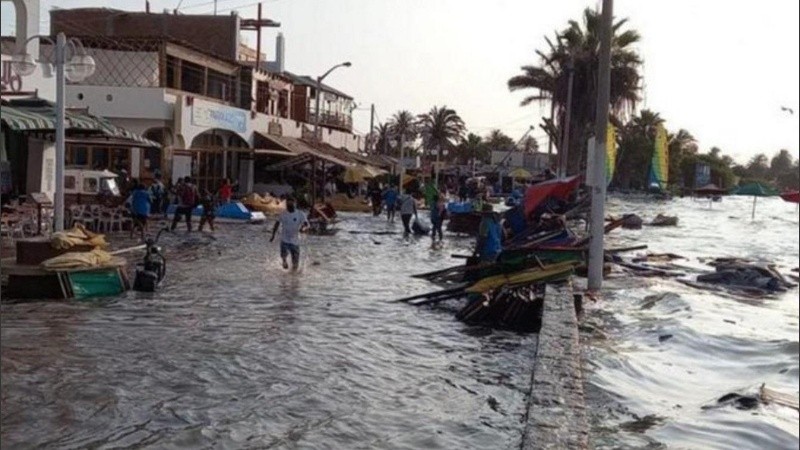 El oleaje tras la erupción del volcán Hunga Tonga-Hunga Ha'apai provocó dos muertes en Perú.